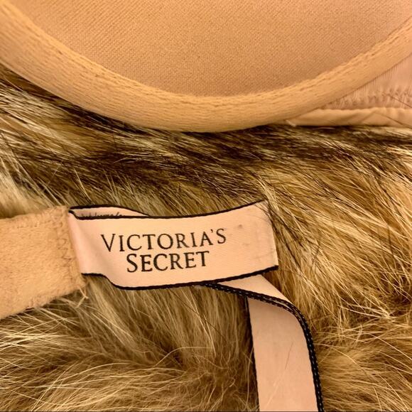 Victoria’s Secret Padded Plunge Bra in Nude Size 32B - Picture 8 of 13